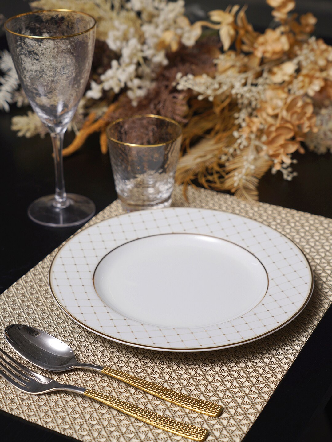 

Pure Home and Living Gold-Toned & White Checkered Dinner Plate