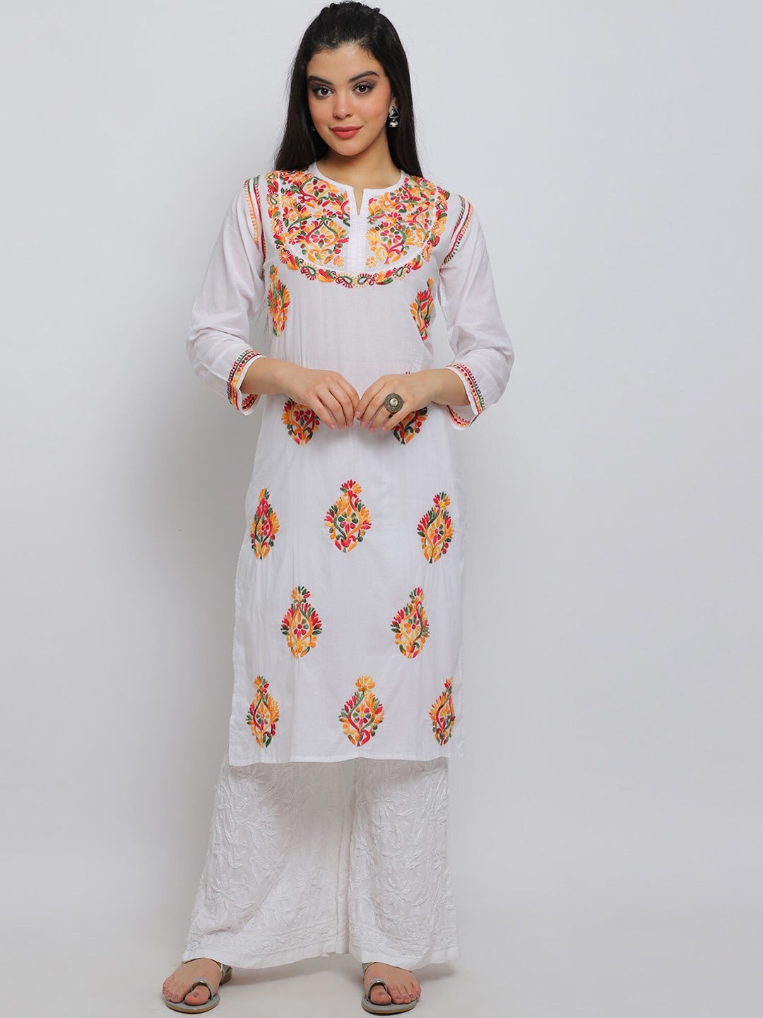 

PARAMOUNT CHIKAN Embroidered Chikankari Floral Kurta, White