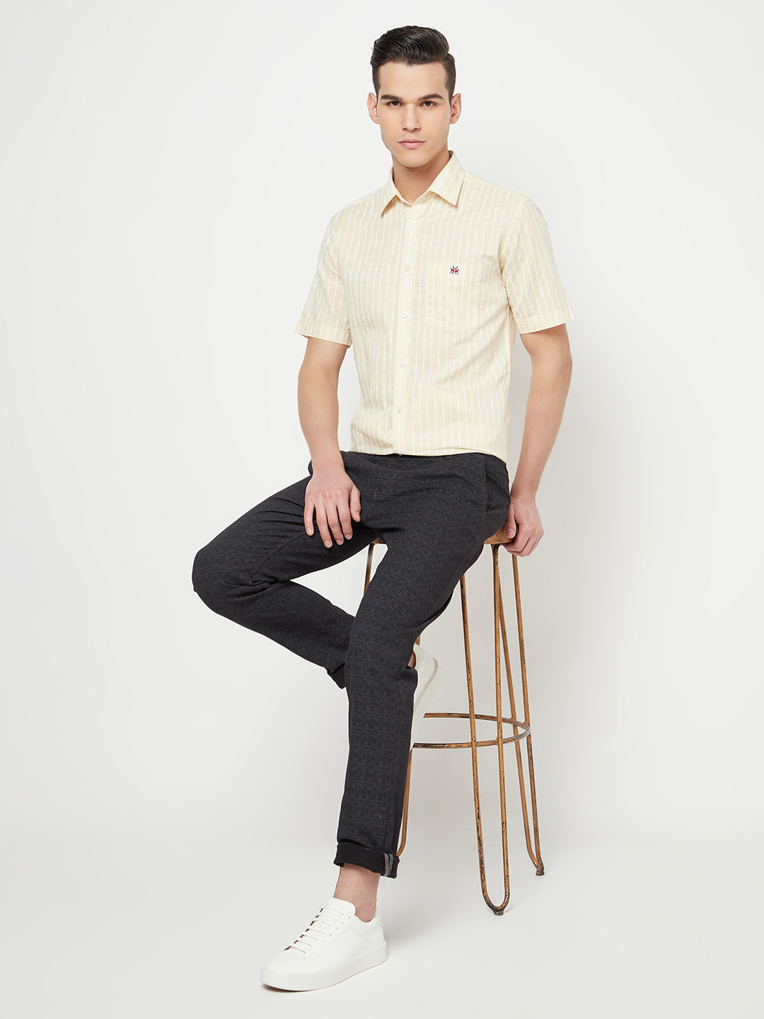 

Crimsoune Club Men Cream-Coloured Slim Fit Striped Casual Shirt