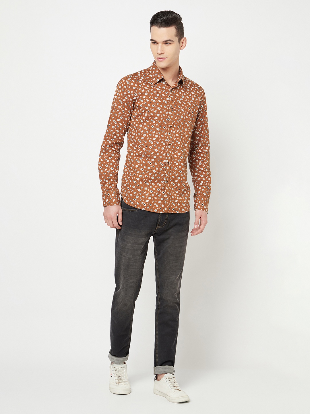 

Crimsoune Club Men Brown & White Slim Fit Floral Printed Pure Cotton Casual Shirt