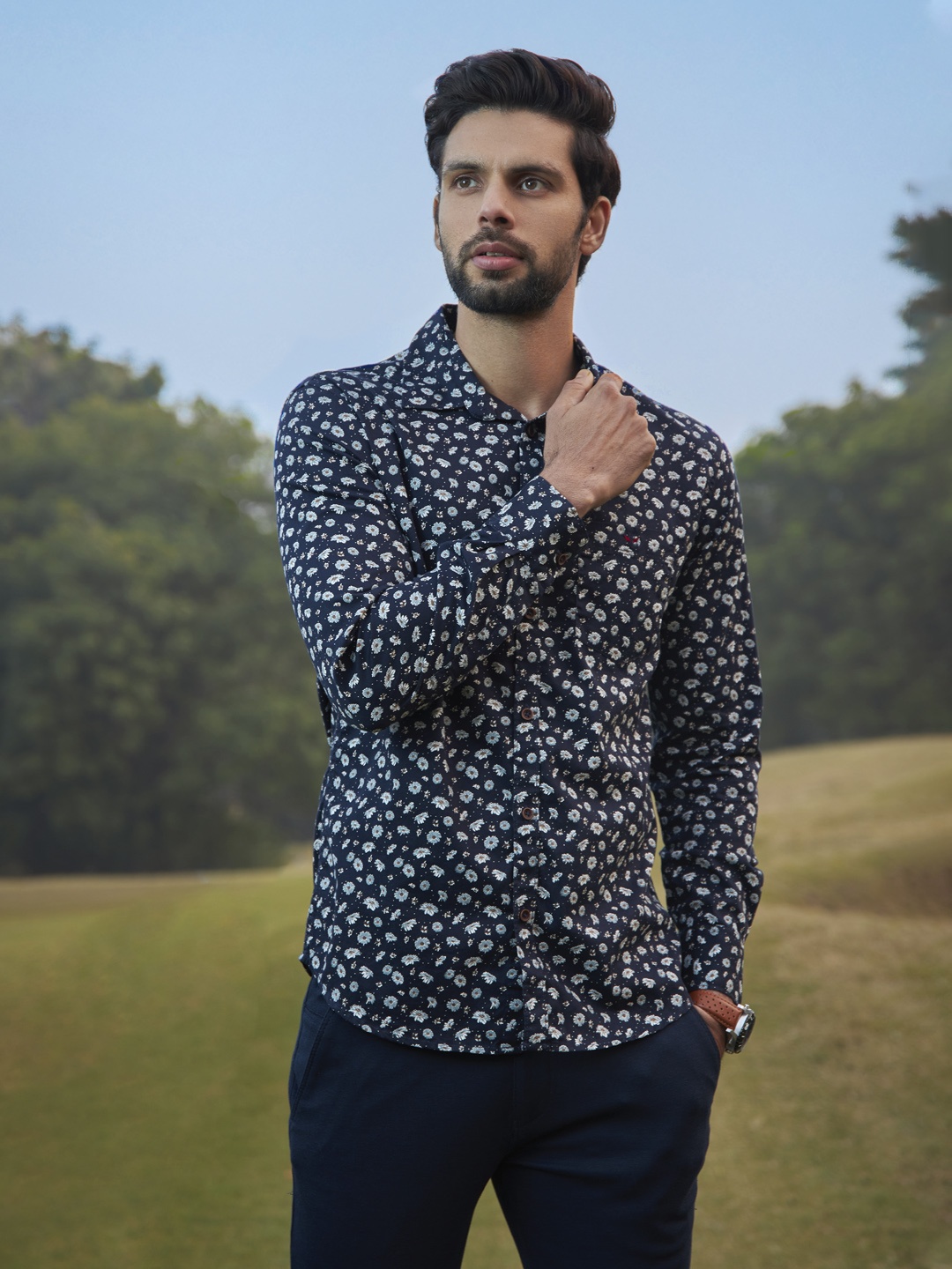 

Crimsoune Club Men Navy Blue Slim Fit Floral Printed Casual Shirt