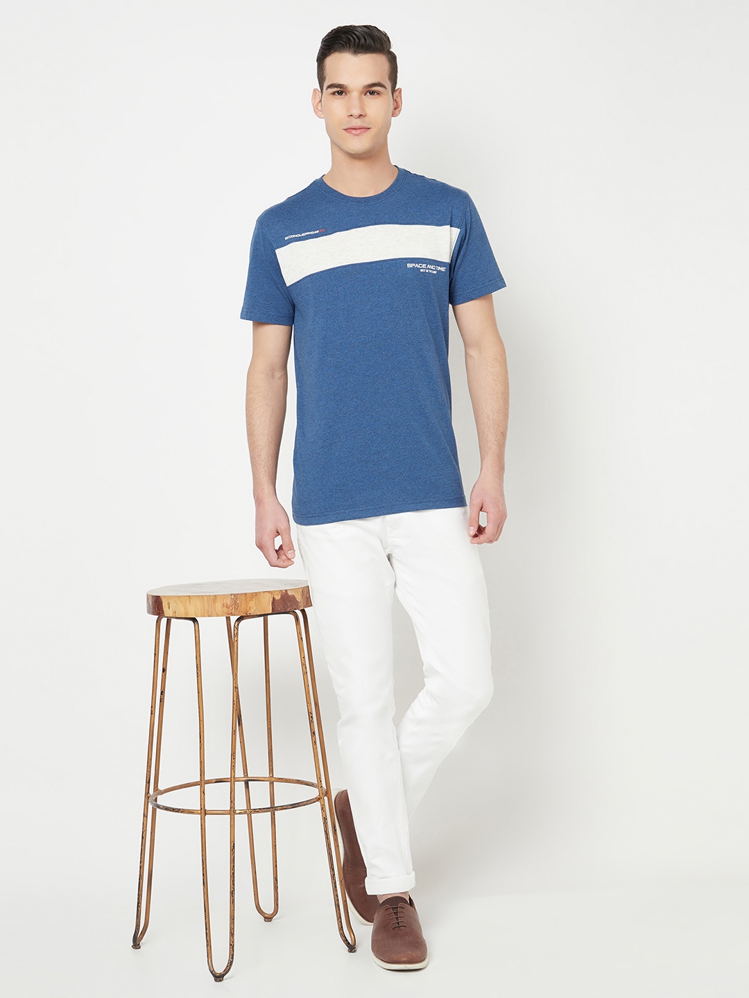 

Crimsoune Club Men Blue & White Colourblocked Slim Fit T-shirt