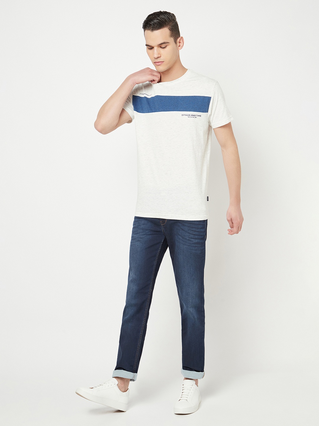 

Crimsoune Club Men White & Blue Colourblocked Slim Fit T-shirt