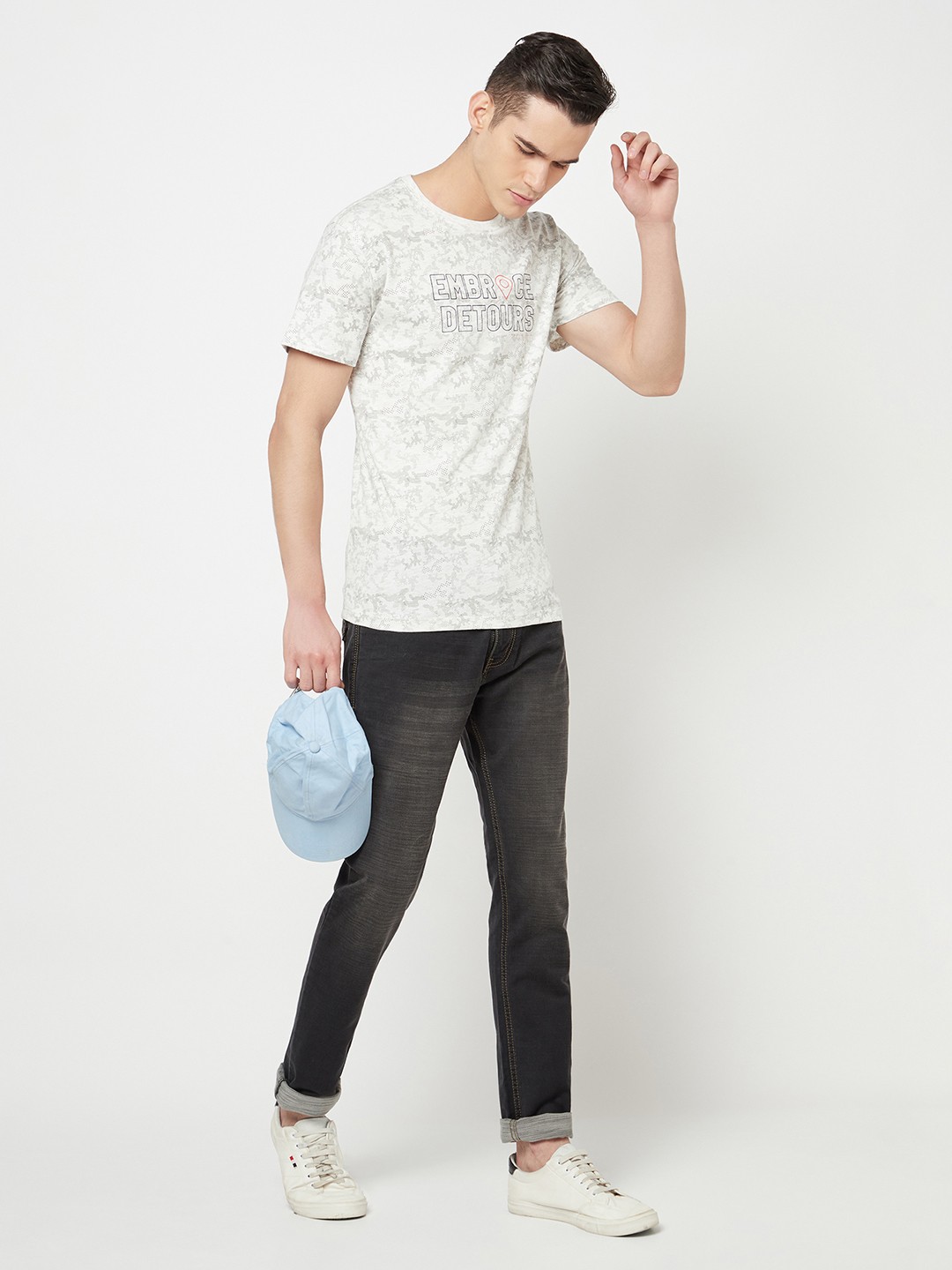 

Crimsoune Club Men White & Black Printed T-shirt