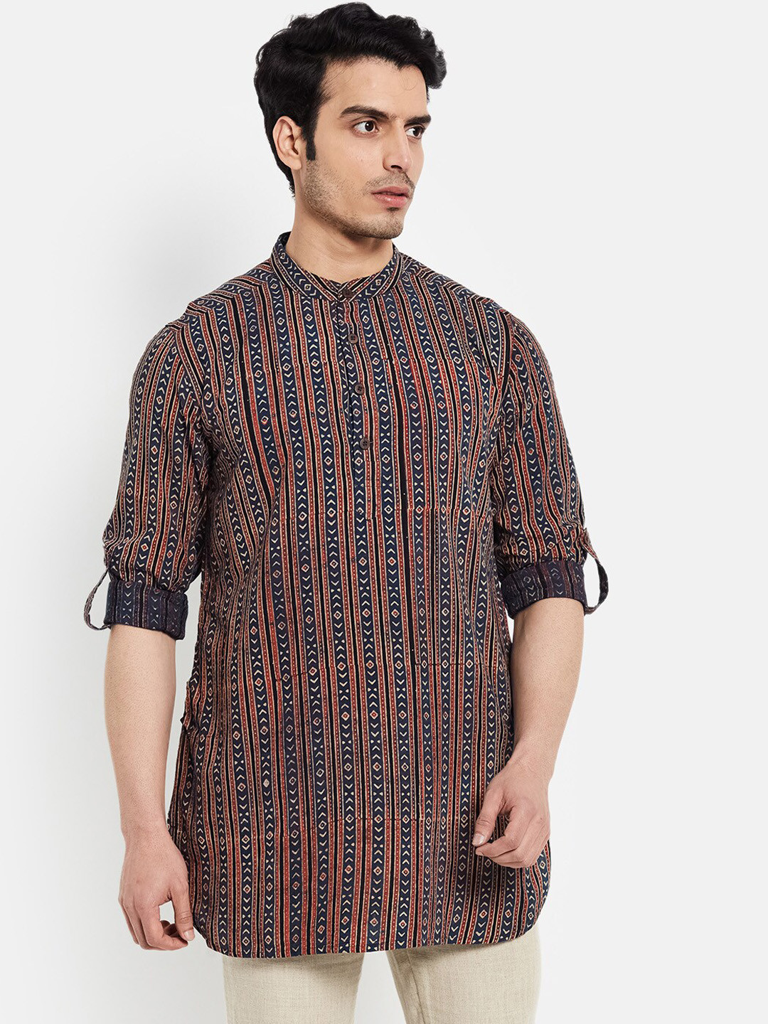 

Fabindia Men Navy Blue & Red Geometric Printed Cotton Short Kurta