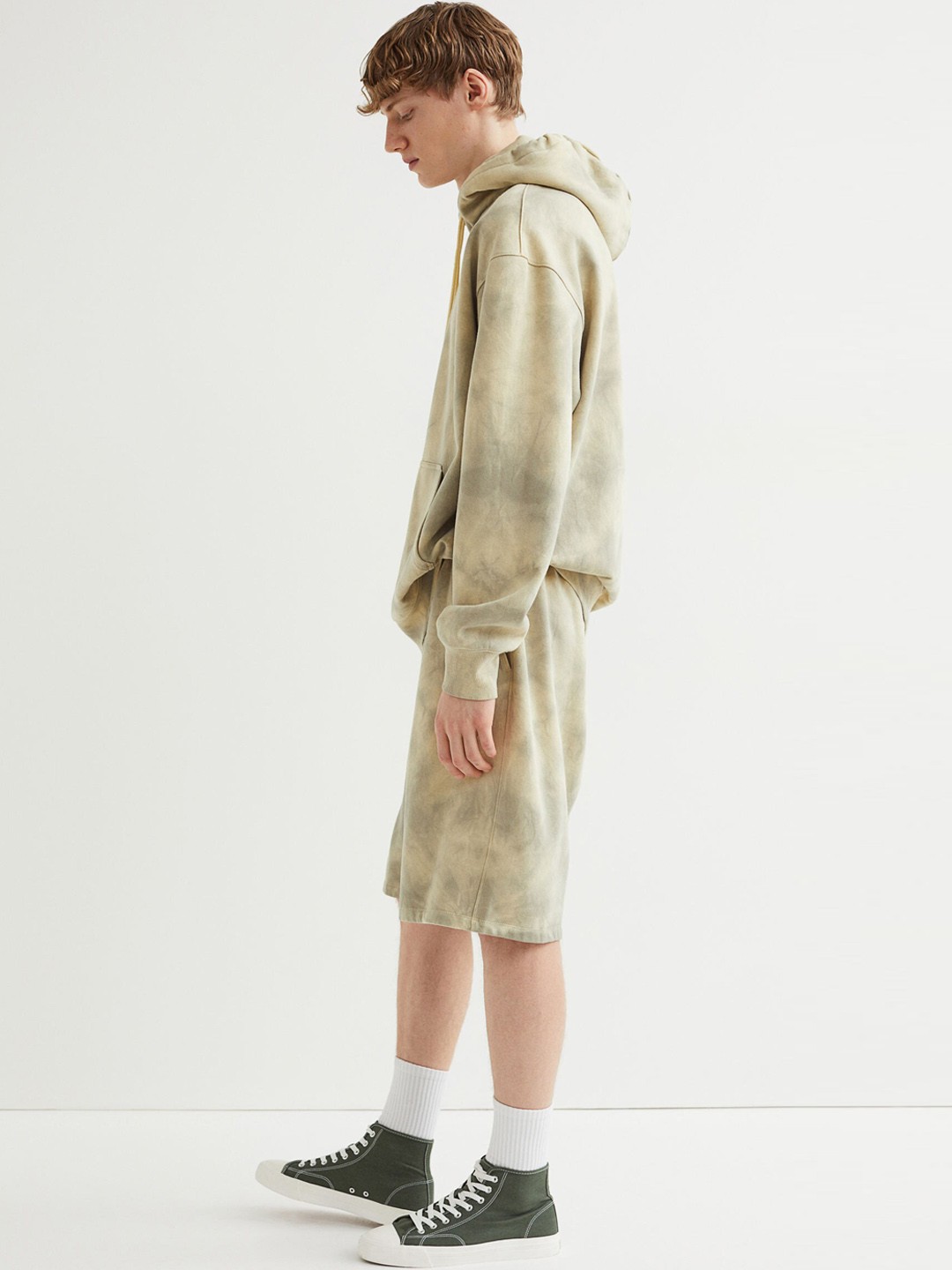 

H&M Men Olive Green Abstract Printed Relaxed Fit Sweatshorts