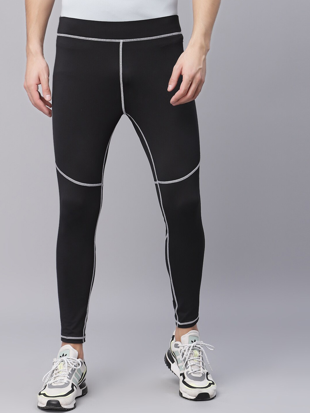 

JUMP USA Men Black Solid Tights