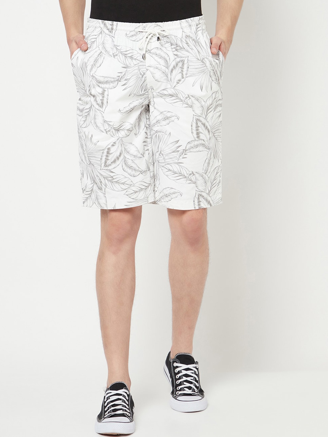 

Crimsoune Club Men White Floral Printed Slim Fit Shorts
