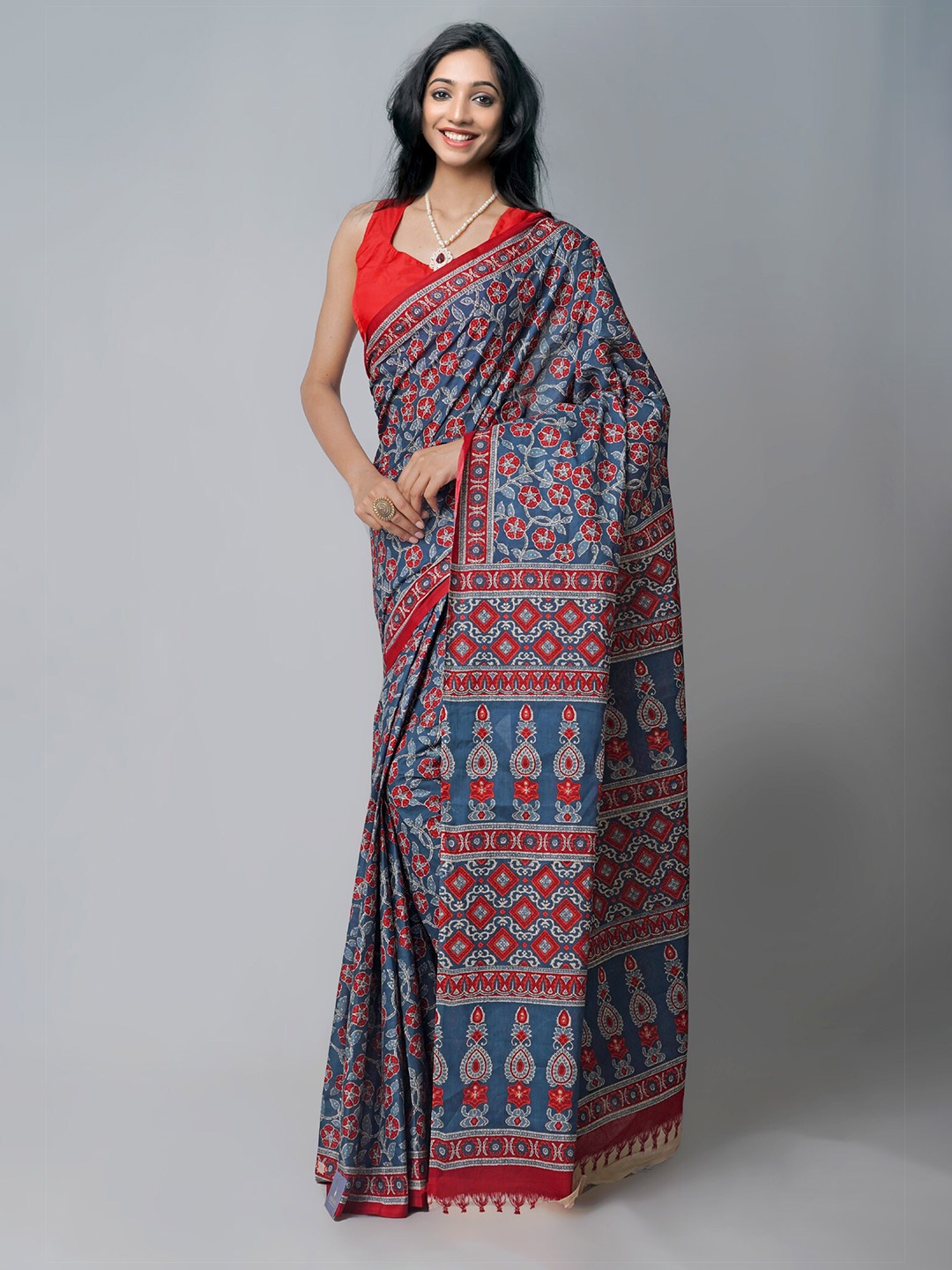 

Unnati Silks Grey & Red Ethnic Motifs Pure Cotton Kovai Saree