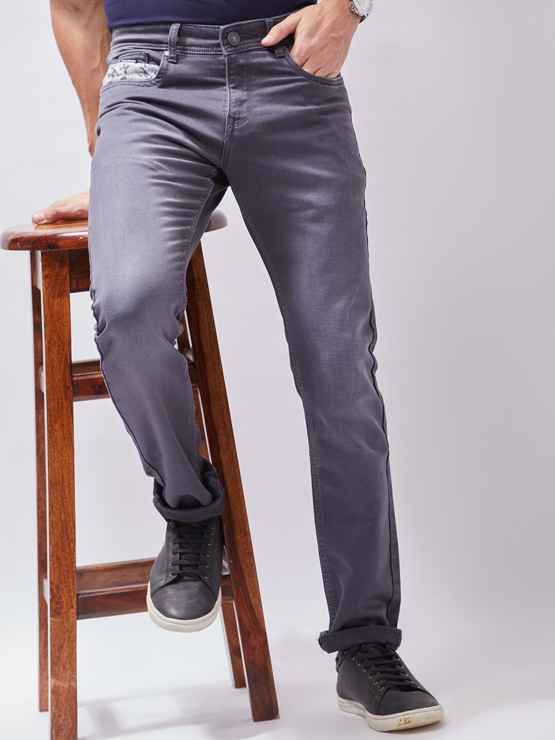 

Oxemberg Men Grey Lean Slim Fit Light Fade Jeans