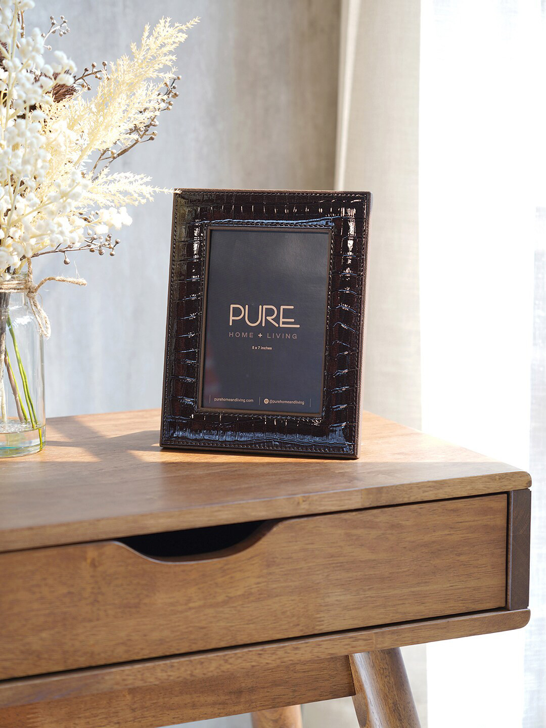 

Pure Home and Living Brown Animal Textured Table Photo Frame