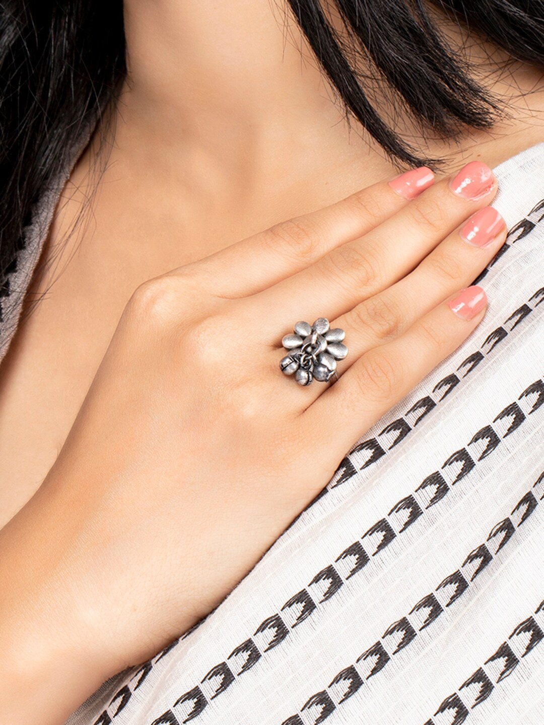 

Rubans Oxidised Silver-Plated Finger Ring