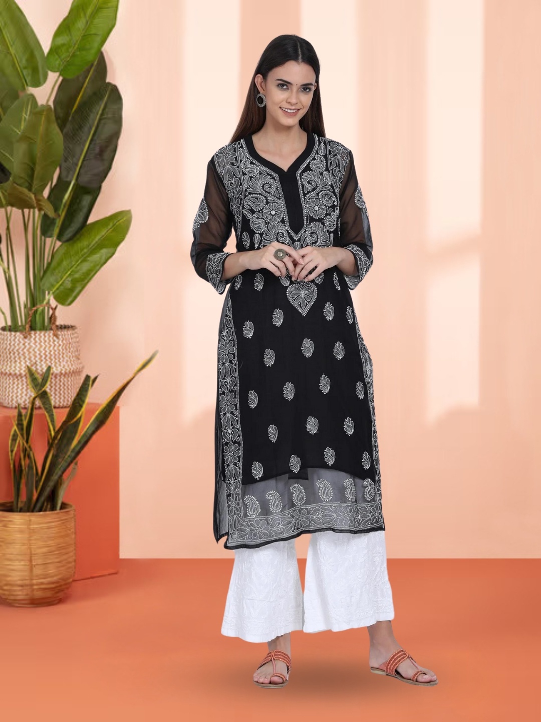 

PARAMOUNT CHIKAN Women Black Embroidered Chikankari Georgette Kurta