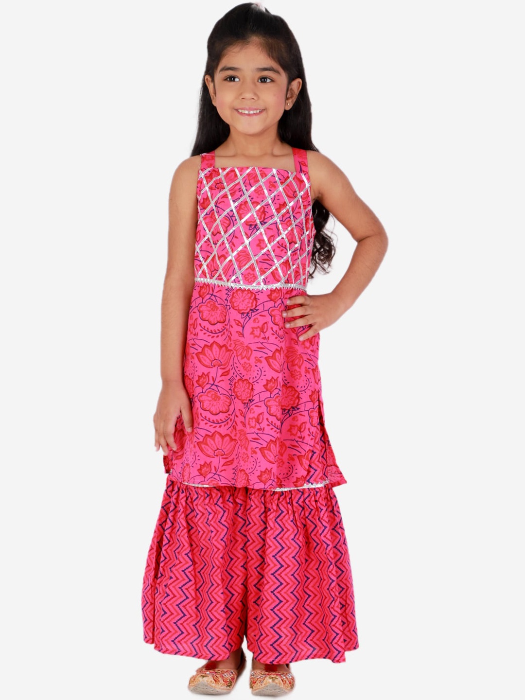 

Superminis Girls Fuchsia Floral Printed Gotta Patti Pure Cotton Kurta & Sharara