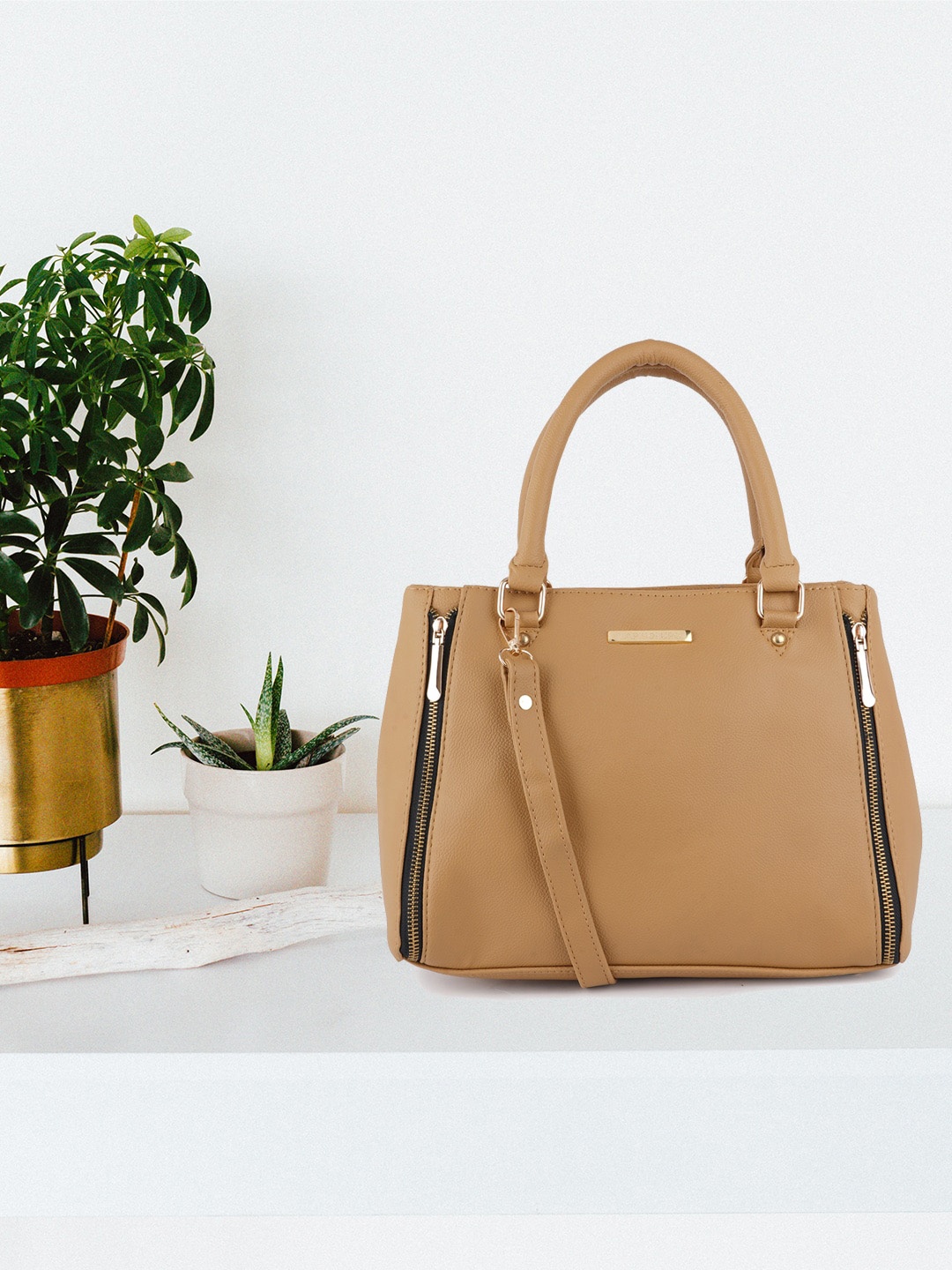 

Lapis O Lupo Beige Structured Handheld Bag