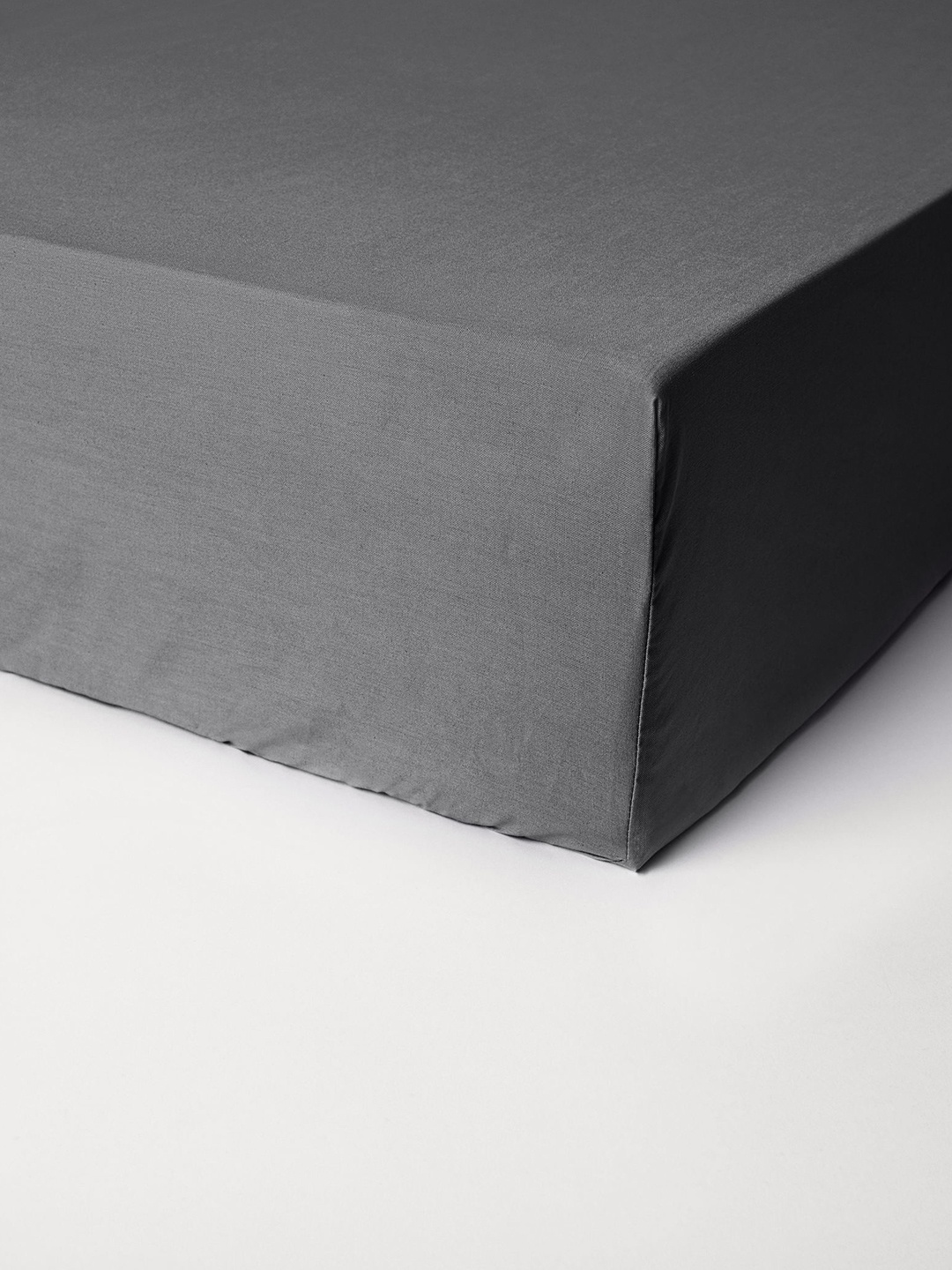 

H&M Grey Solid Fitted Cotton Sheet