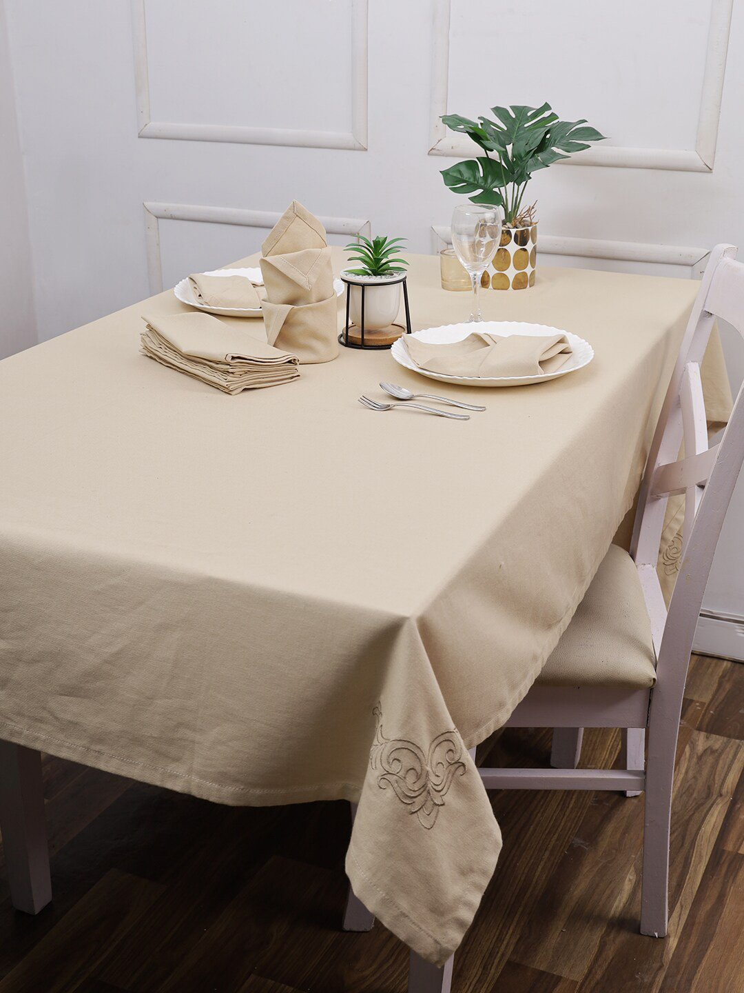 

Soumya Beige Set of 7 Embroidery Pure Cotton Table Runner Set