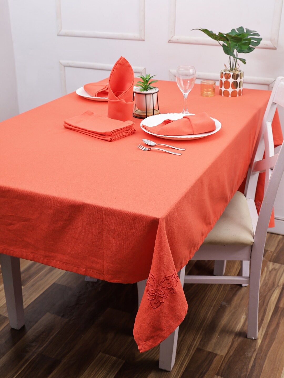 

Soumya Set Of 7 Embroidery 6 Seater Pure Cotton Table Linen Set, Orange