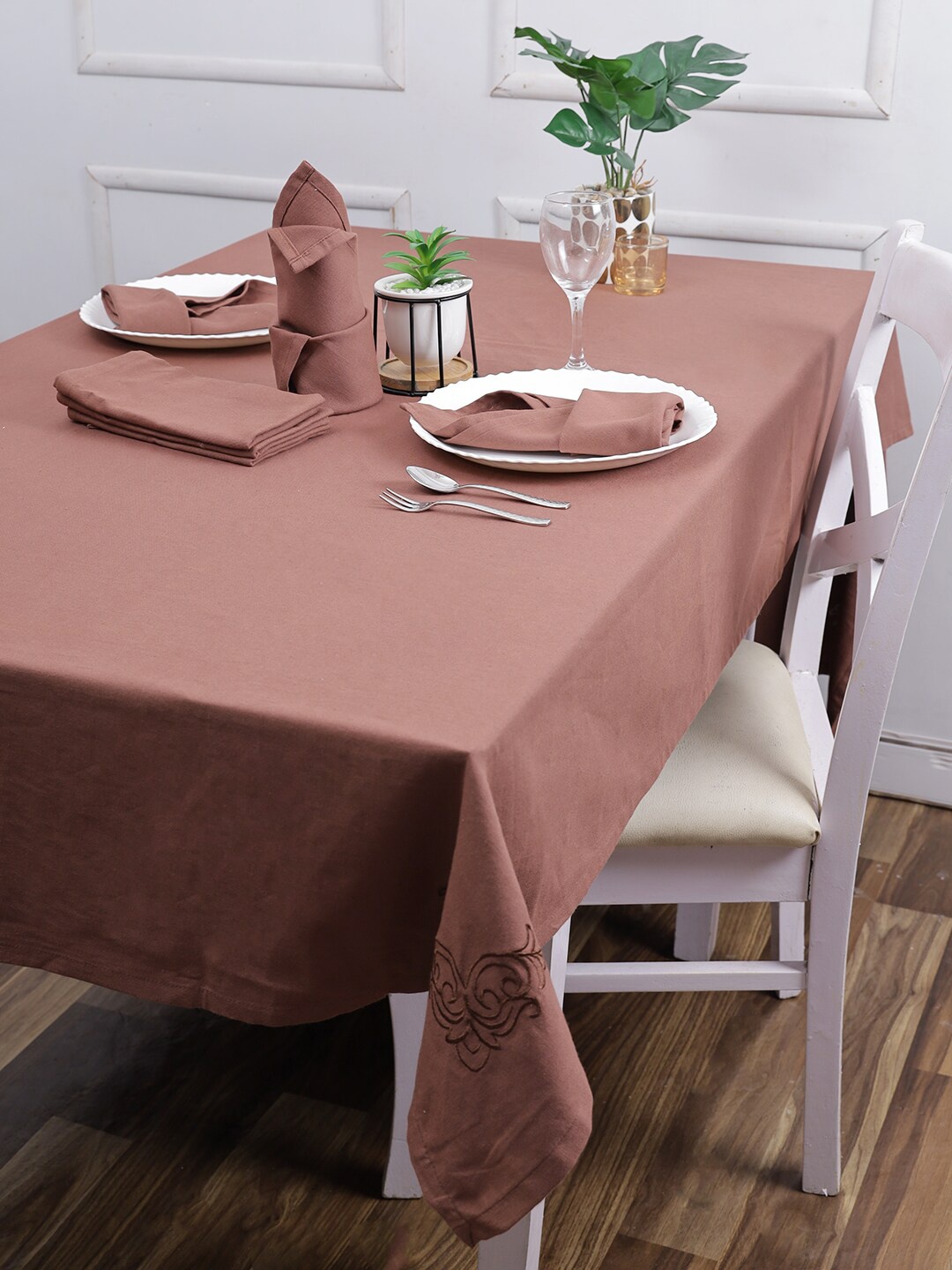 

Soumya Set Of 7 Embroidery 6 Seater Pure Cotton Table Linen Set, Brown