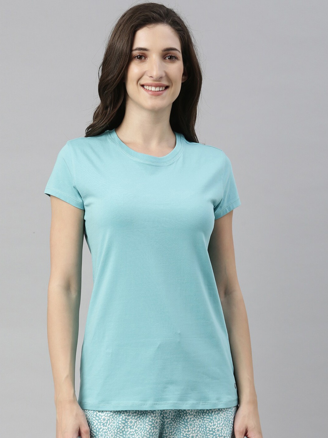 

Enamor Women Green Solid Slim Fit Cotton T-shirt