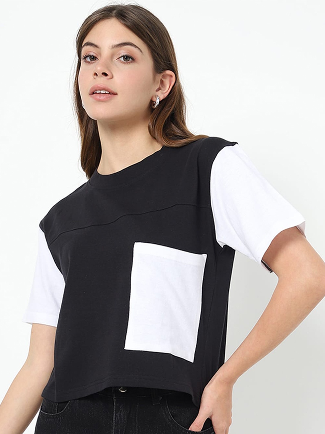 

Bewakoof Women Black Colourblocked Pockets T-shirt