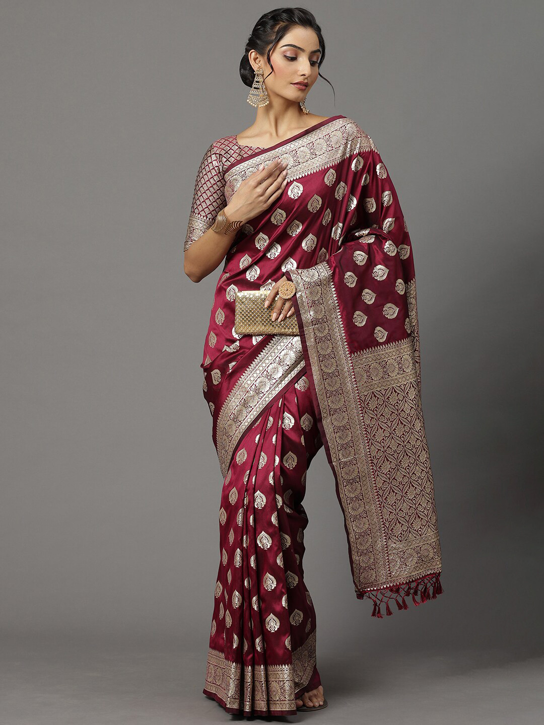 

Mitera Magenta & Silver-Toned Floral Printed Silk Blend Banarasi Saree