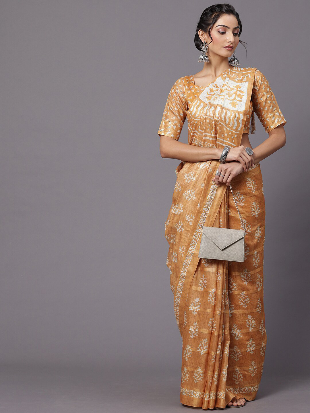 

Mitera Beige & White Floral Silk Blend Block Print Saree