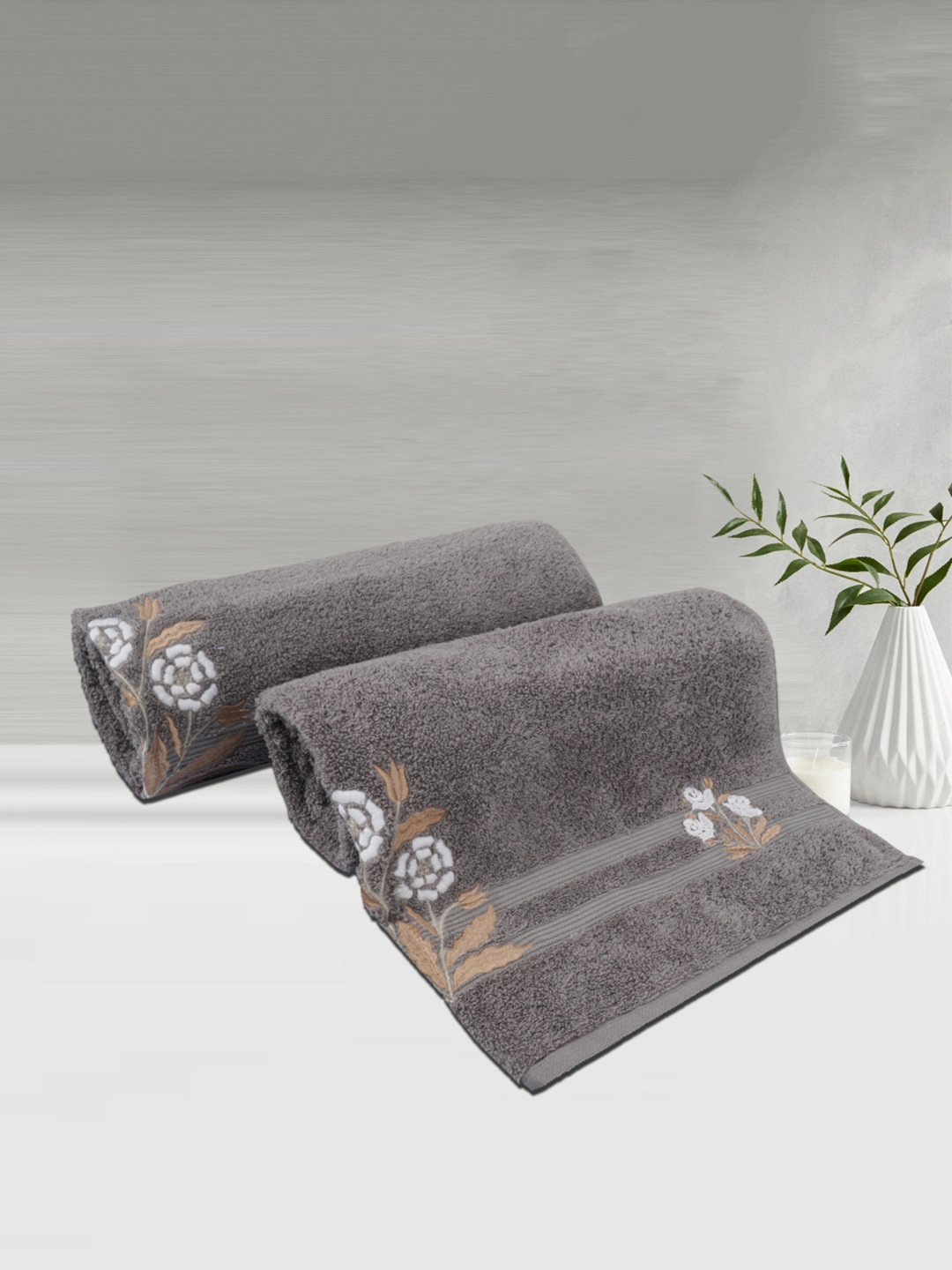 

LUSH & BEYOND Set of 2 Grey & White Printed 500 GSM Pure Cotton Bath Towels