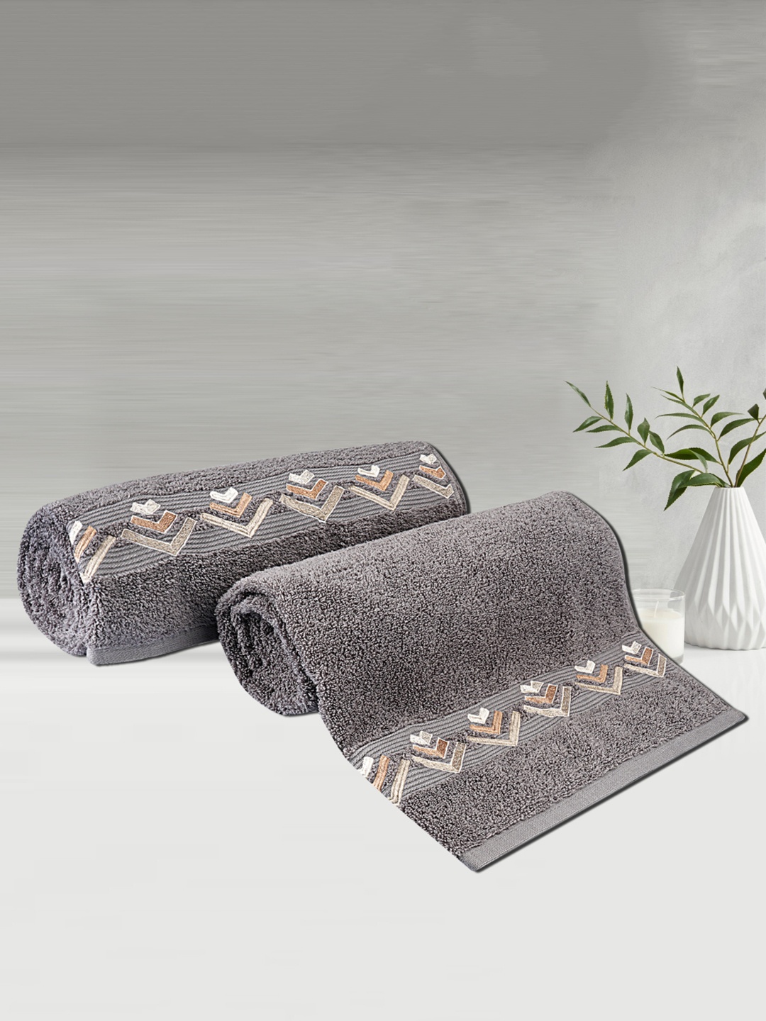 

LUSH & BEYOND Set of 2 Grey & White Printed 500 GSM Pure Cotton Bath Towels