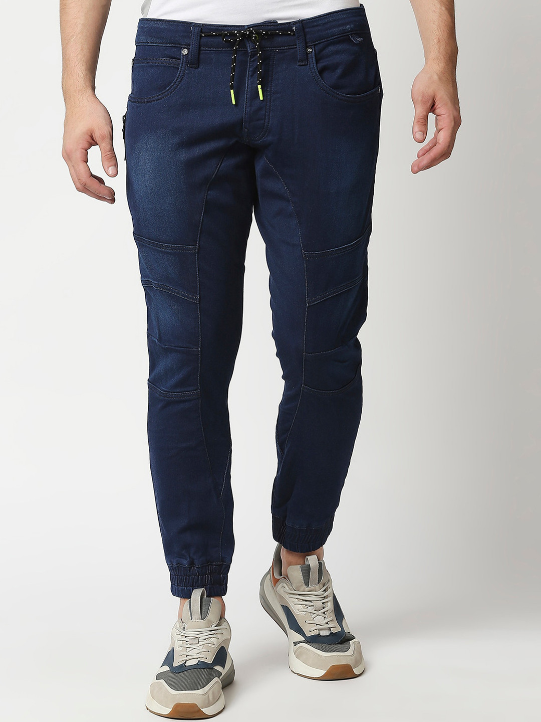 

WAIMEA Men Blue Solid Slim Fit Low Distress Light Fade Stretchable Cotton Jogger Jeans