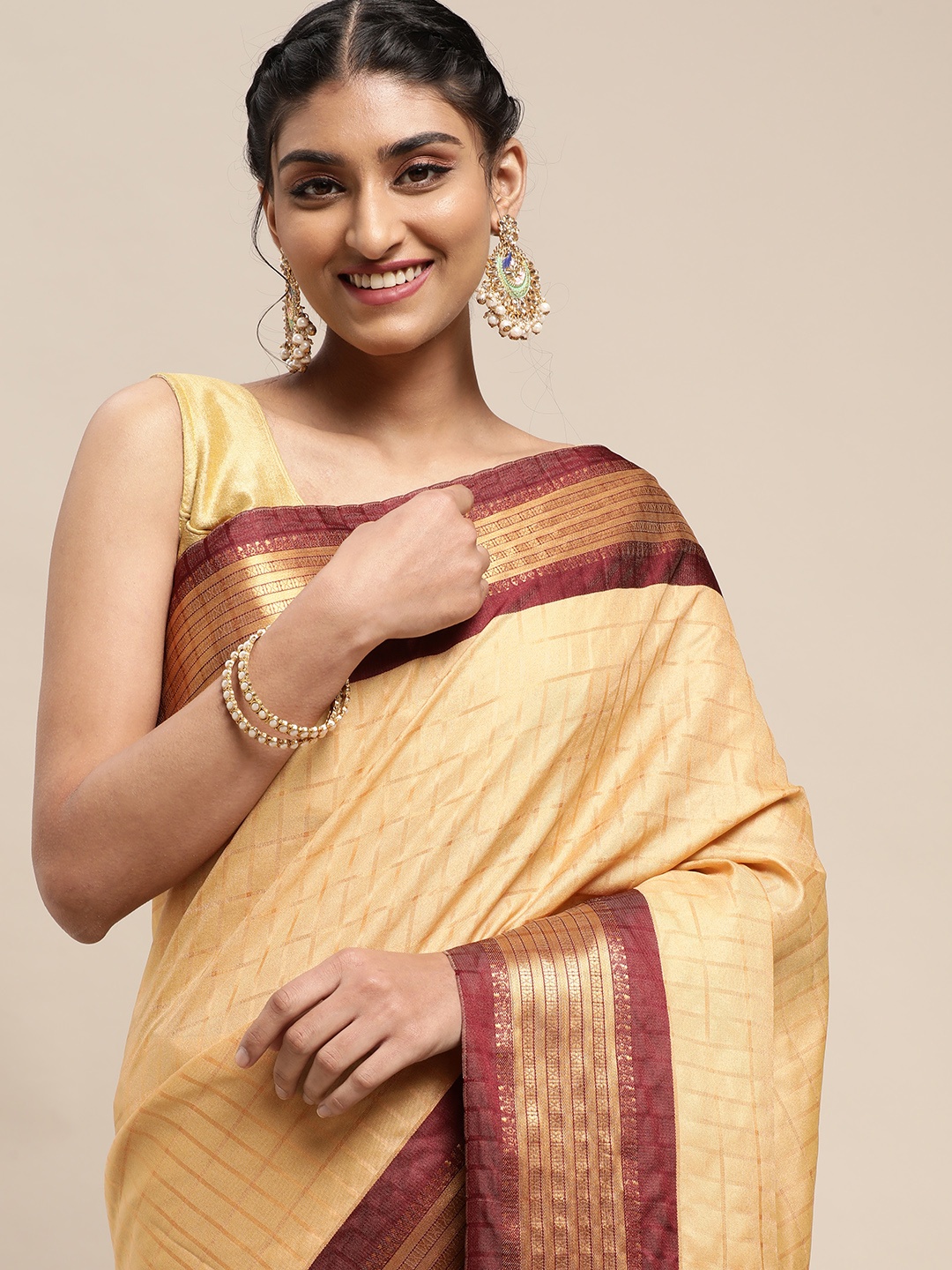 

VASTRANAND Cream-Coloured & Golden Checked Pure Silk Gadwal Saree