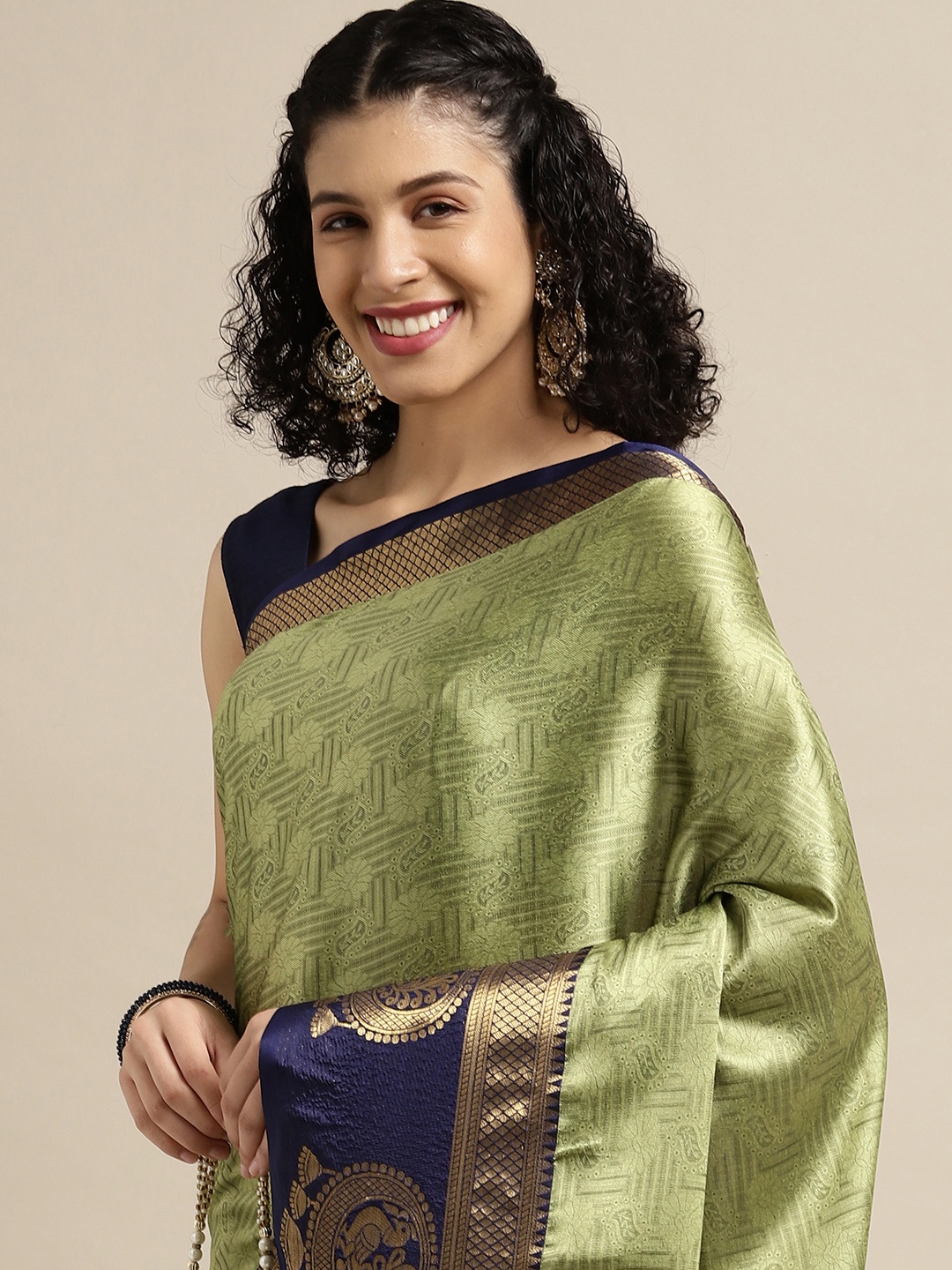 

VASTRANAND Green Woven Design Banarasi Saree
