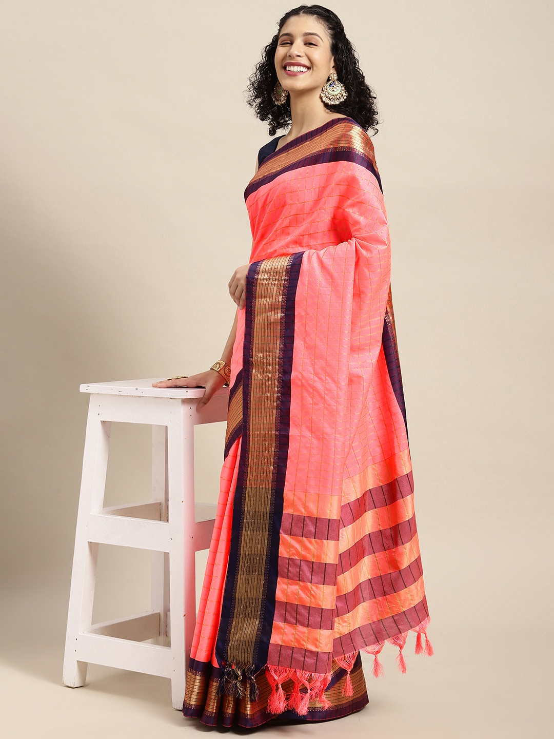 

VASTRANAND Peach-Coloured Checked Zari Pure Silk Gadwal Saree