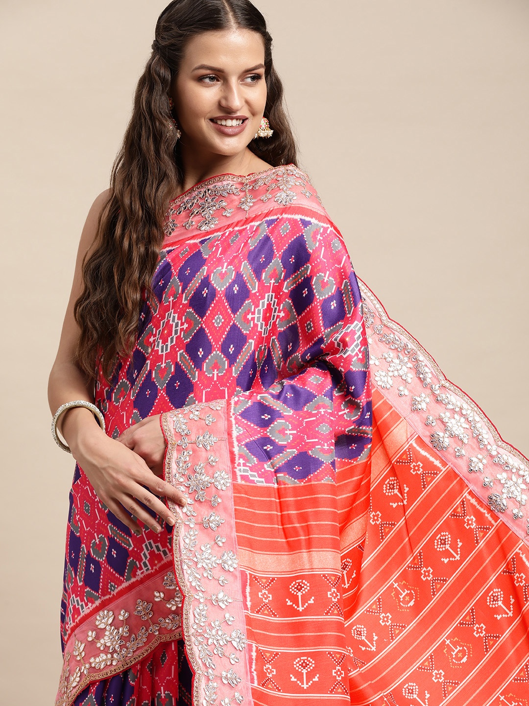 

VASTRANAND Navy Blue & Coral Embroidered Patola Print Party Wear Saree