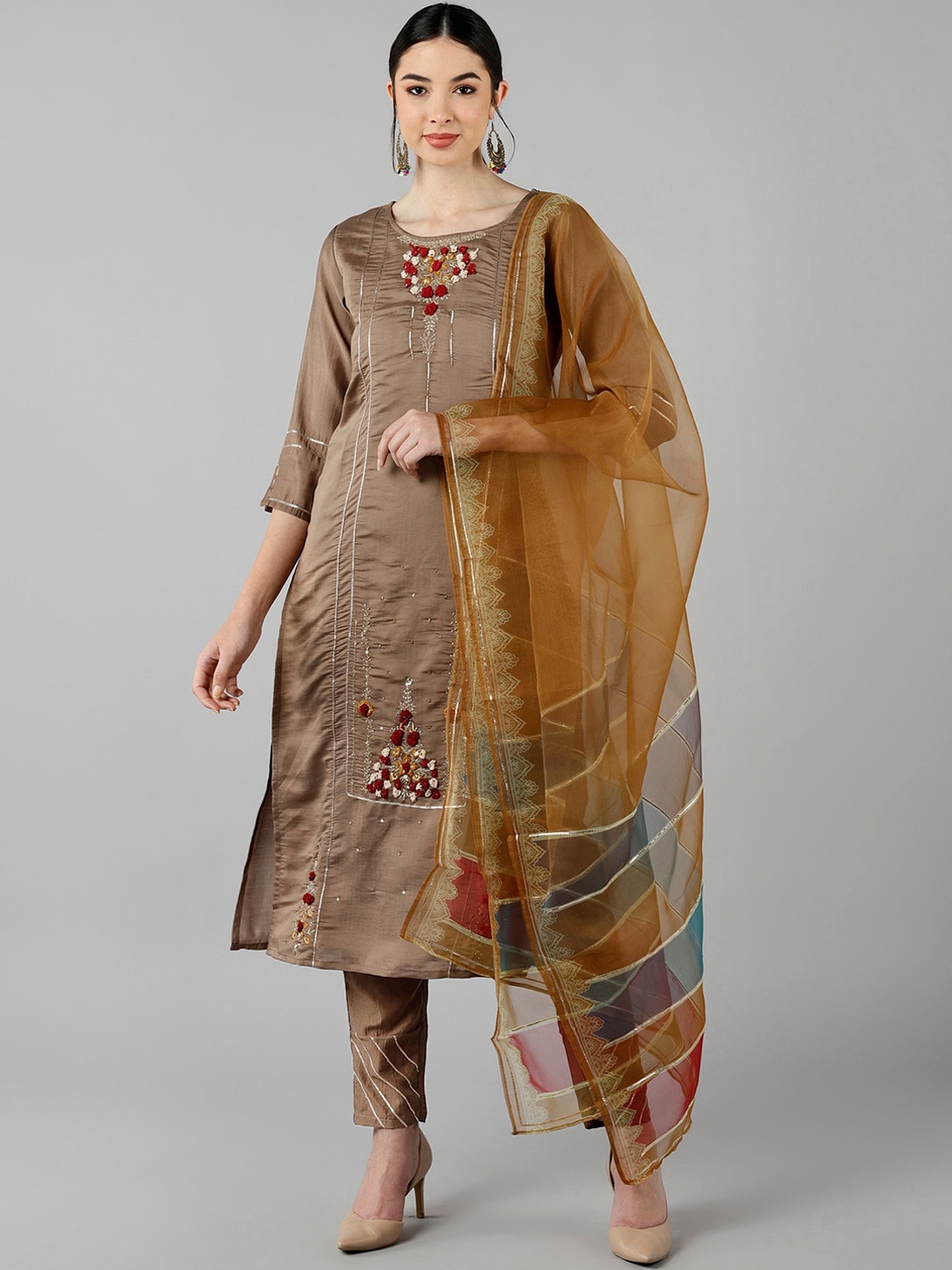 

AHIKA Women Beige Floral Embroidered Kurta Set