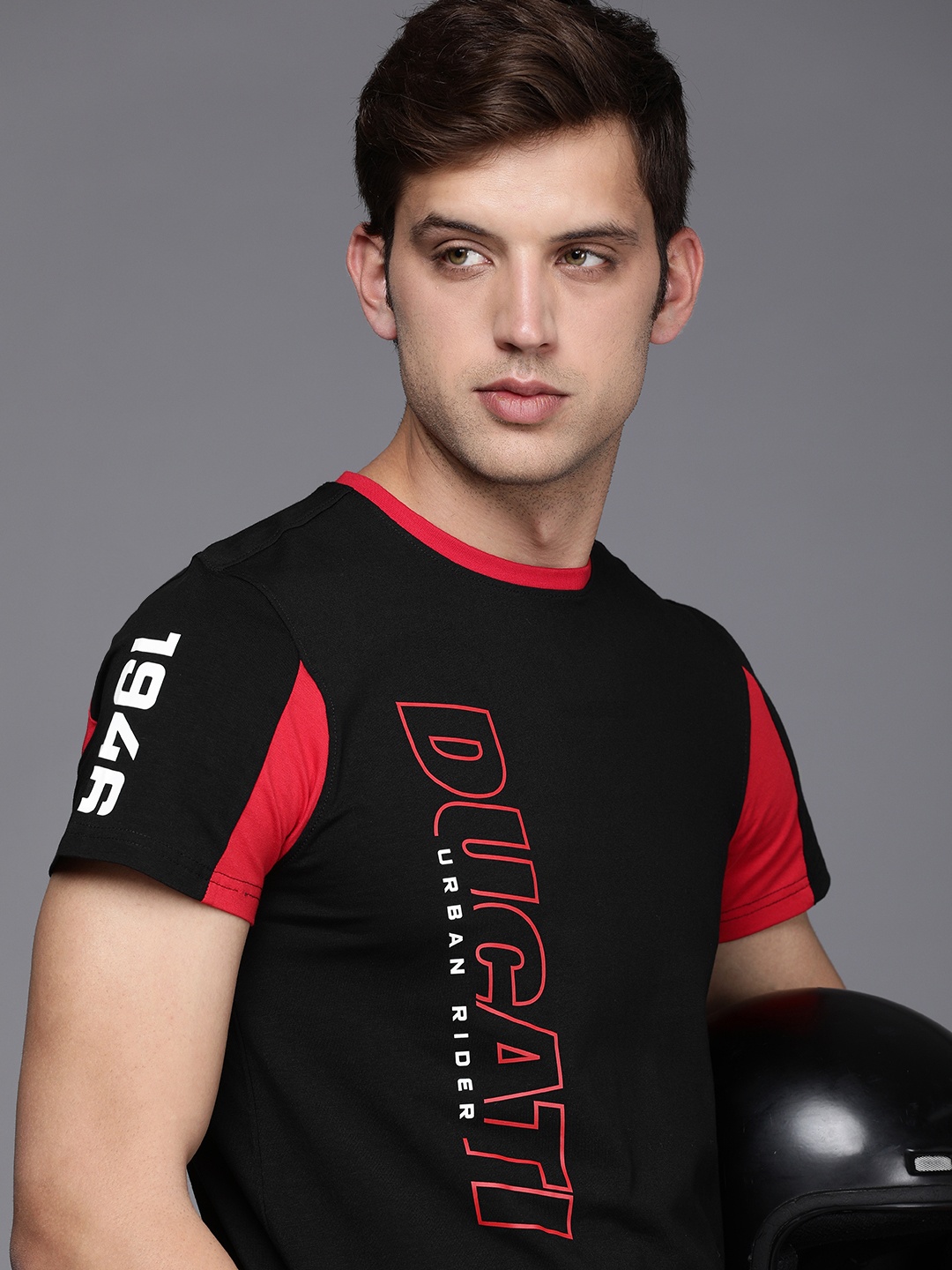 

Ducati Men Black & Red Brand Logo Printed Round Neck Short Sleeves T-shirt