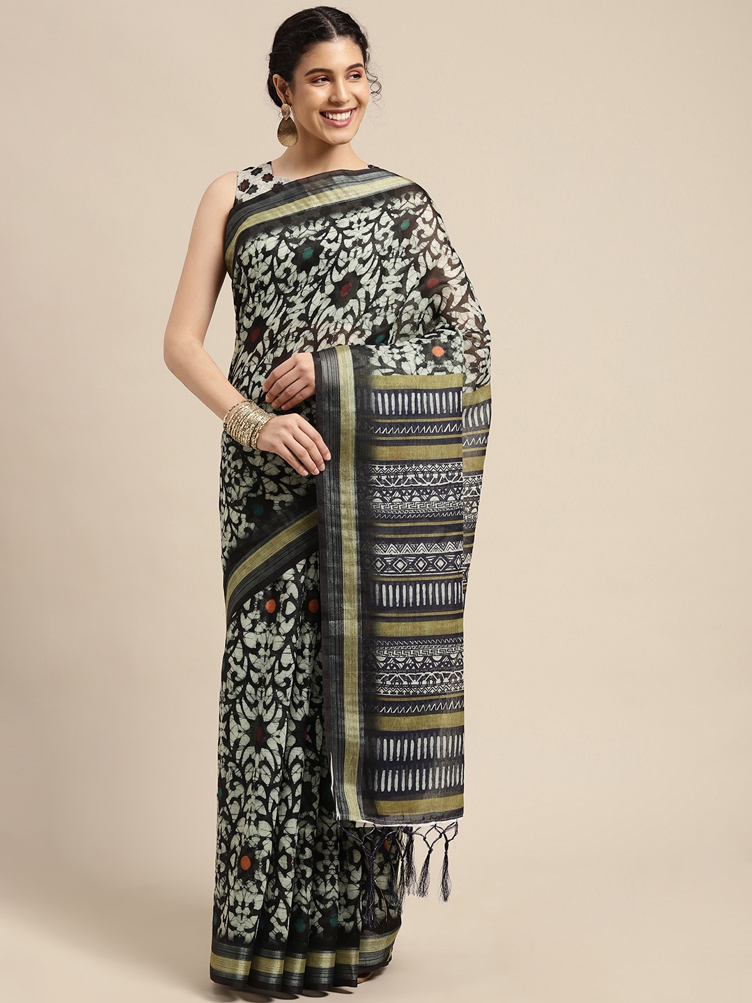

SWAGG INDIA Black & White Batik Zari Block Print Saree