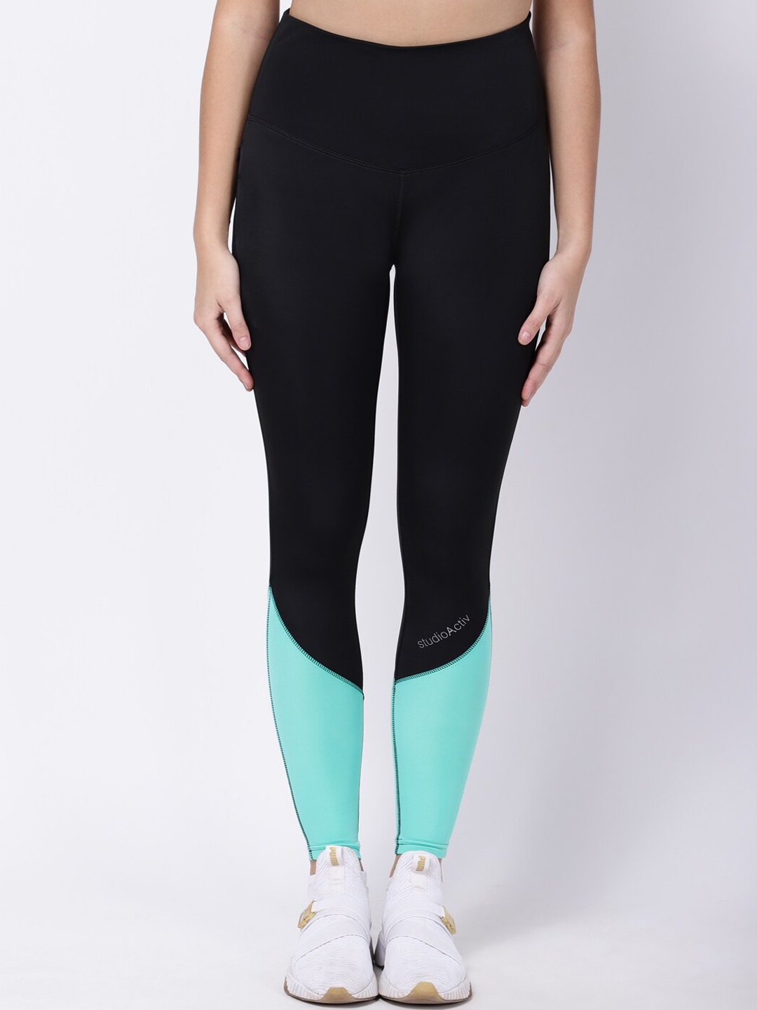 

STUDIOACTIV Women Black & Turquoise-Blue Colorblocked Tights