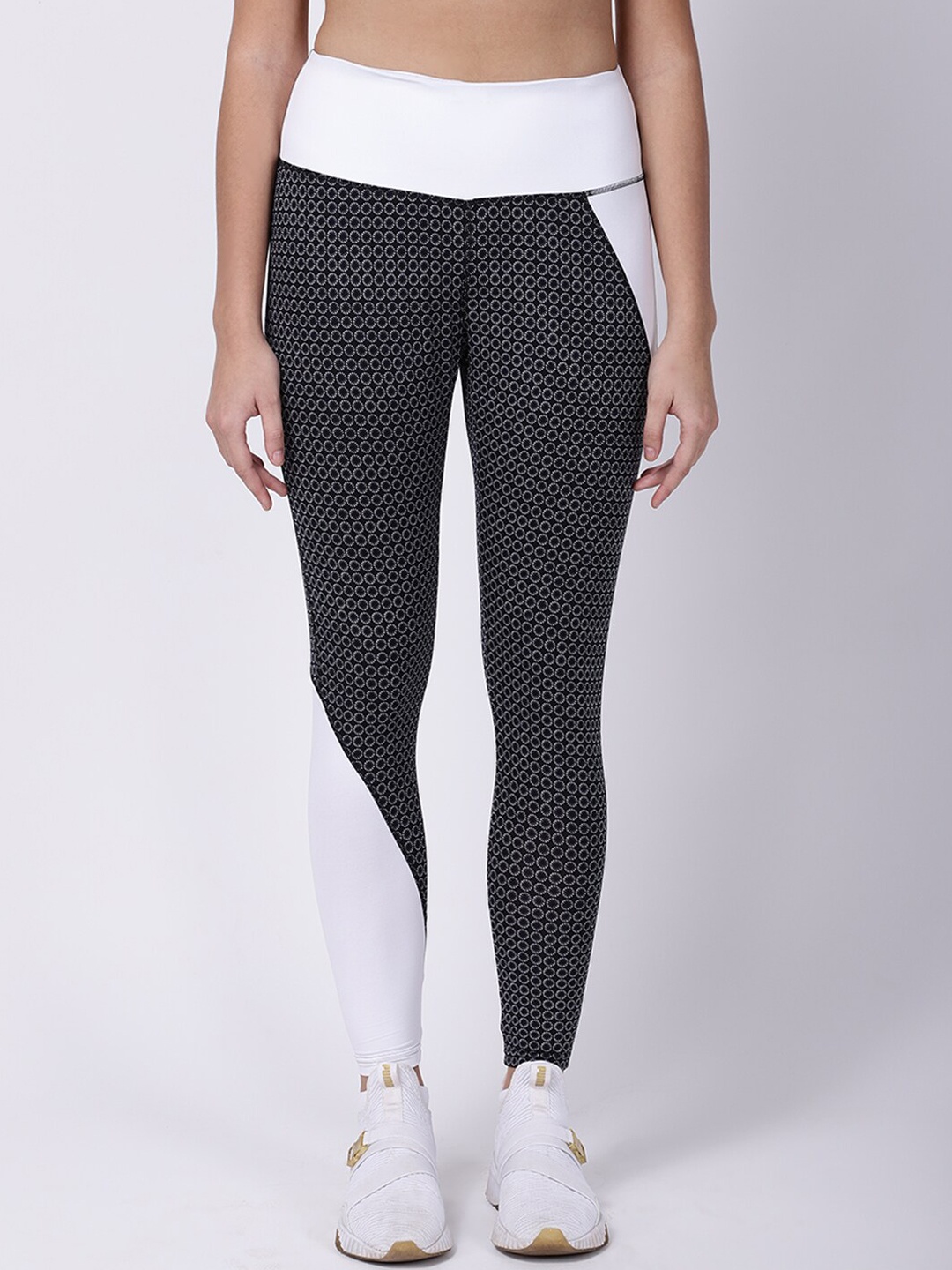 

STUDIOACTIV Women Black & White Printed Tights