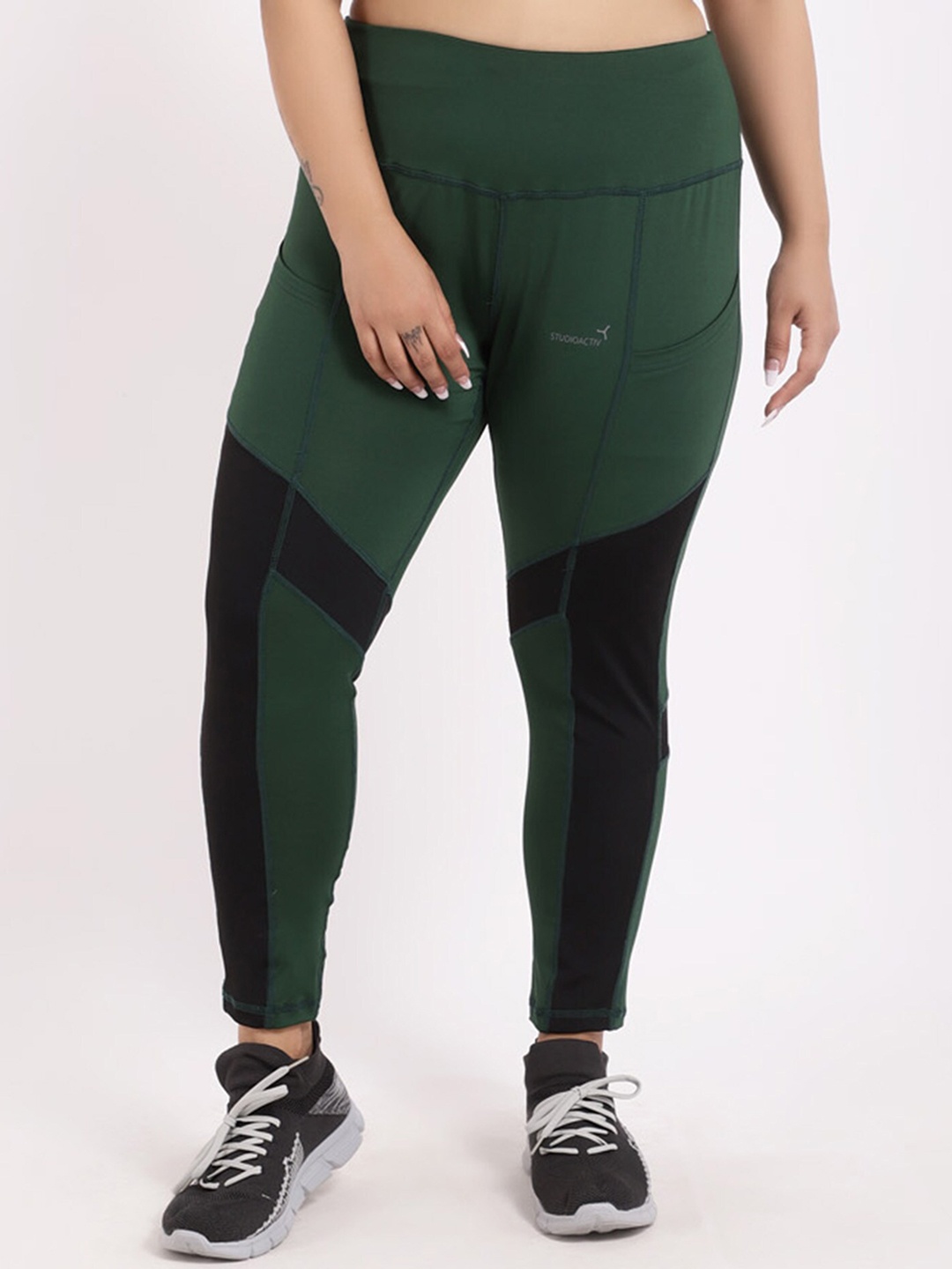 

STUDIOACTIV Women Plus Size Green & Black Solid Tights