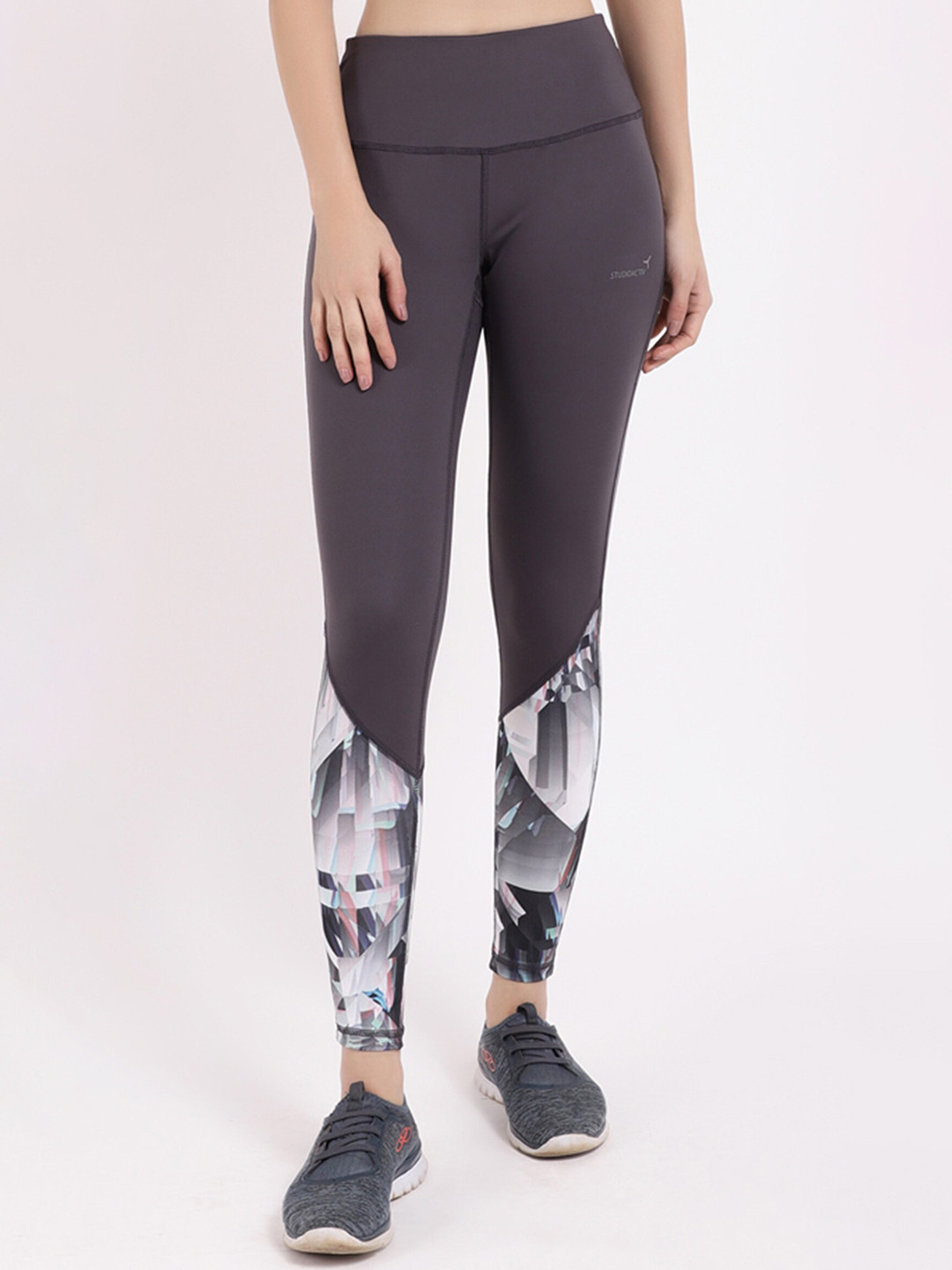 

STUDIOACTIV Women Charcoal Grey Printed Ankle-Length Tights