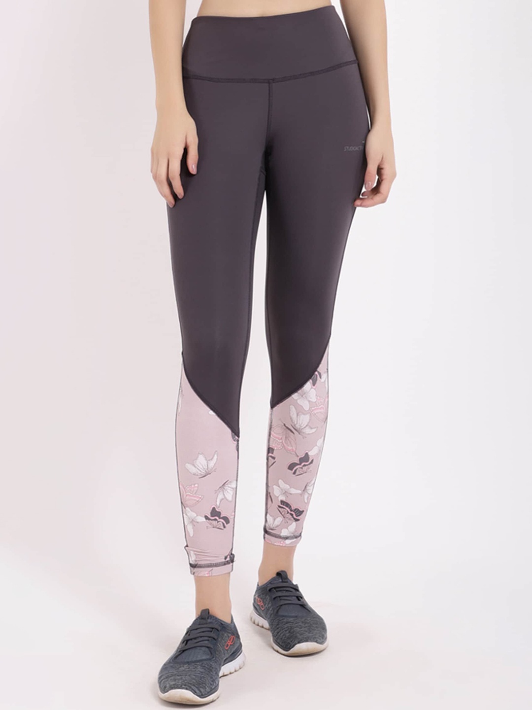 

STUDIOACTIV Women Grey & Pink Printed Tights