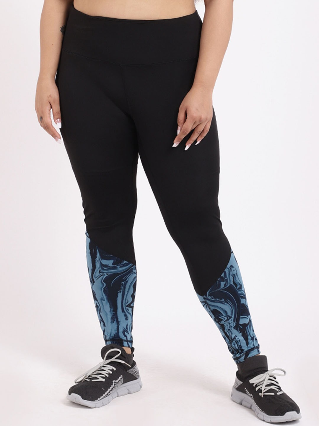 

STUDIOACTIV Women Plus Size Black & Blue Printed Sports Tights