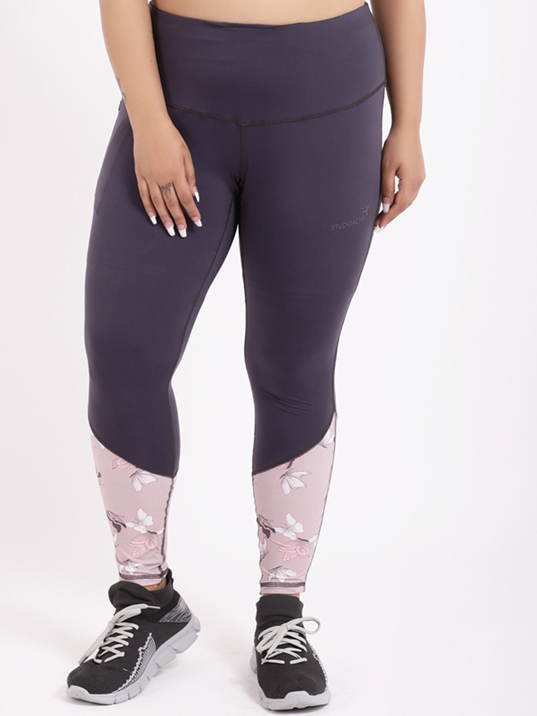 

STUDIOACTIV Plus Size Women Grey & Pink Printed Tights