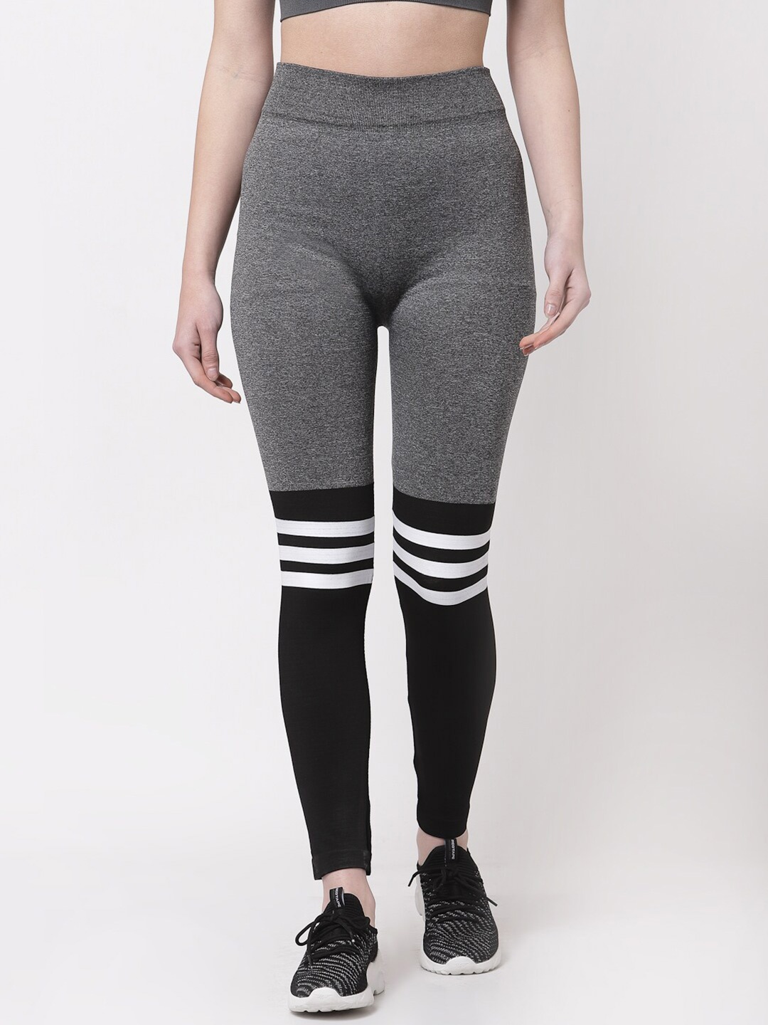 

KLOTTHE Women Grey Printed Skinny Fit Jeggings