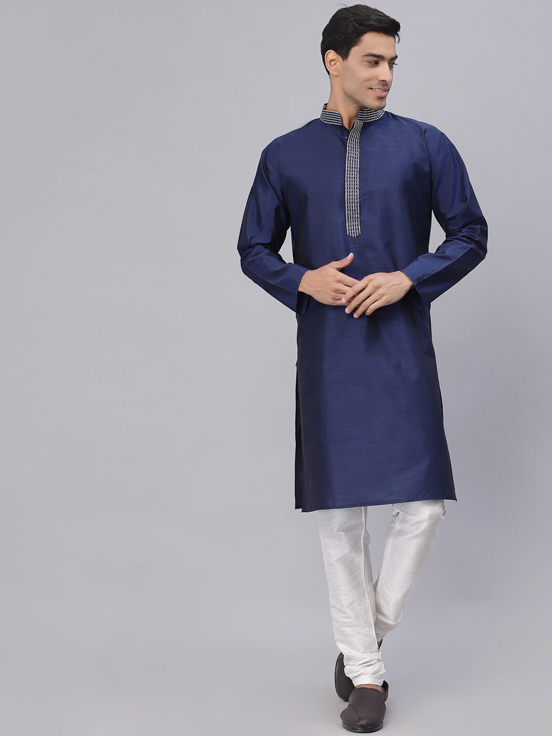 

NEUDIS Men Navy Blue Solid Dupion Silk Thread Work Straight Kurta