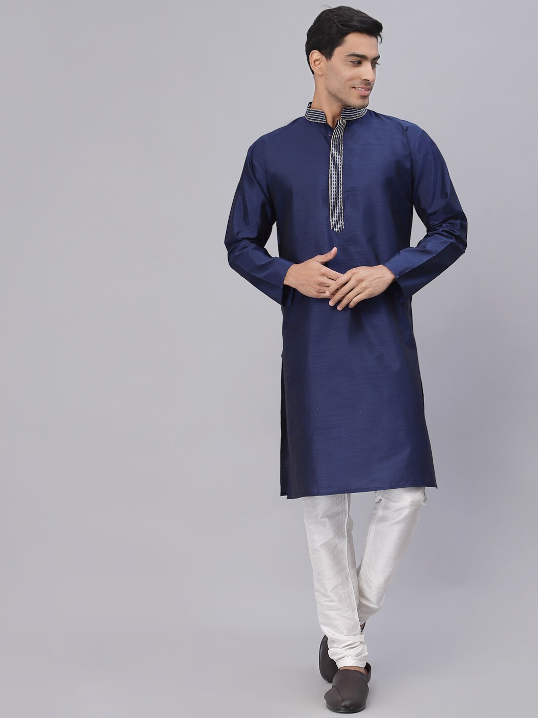 

NEUDIS Men Navy Blue & White Solid Thread Work Dupion Silk Kurta with Churidhar