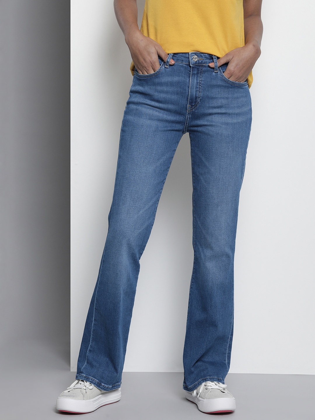 

Tommy Hilfiger Women Blue Bootcut Light Fade Stretchable Jeans