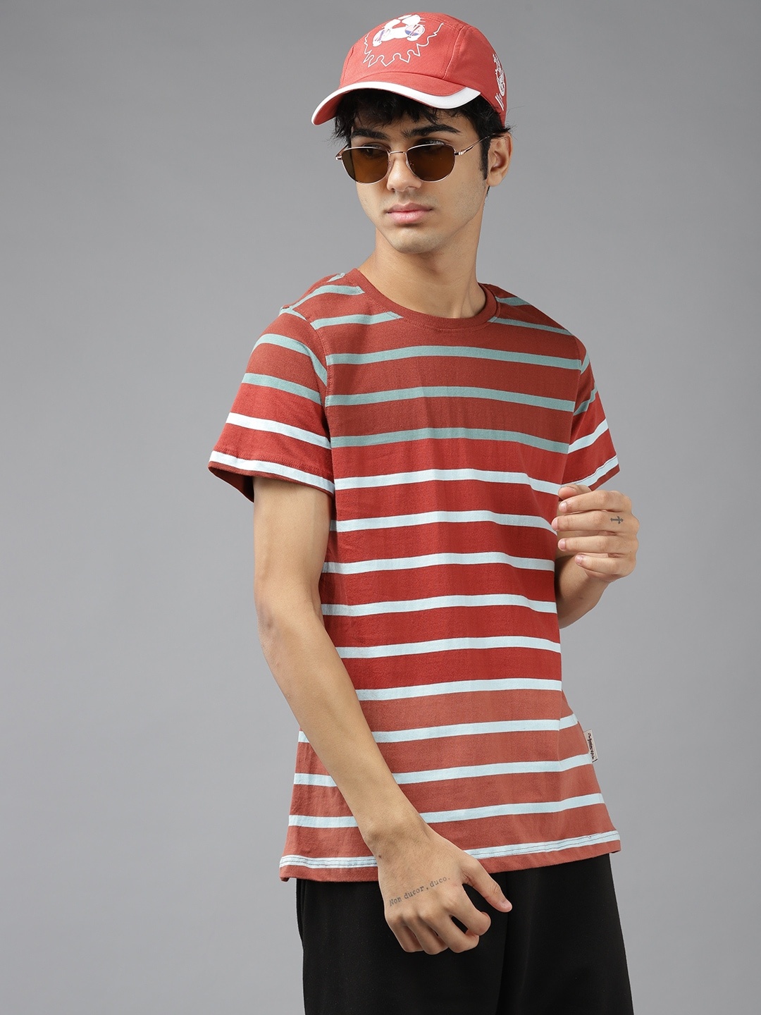 

UTH by Roadster Boys Maroon & Blue Striped Pure Cotton T-shirt