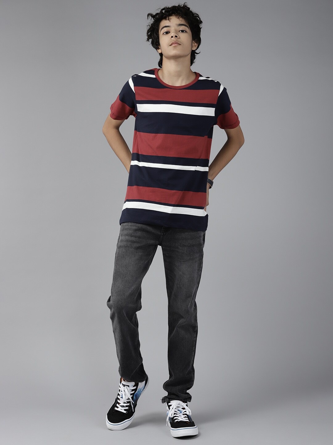 

UTH by Roadster Boys Maroon & Navy Blue Striped Pure Cotton T-shirt